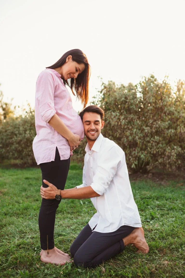 happy-young-pregnant-couple-inside-the-boon-ivf